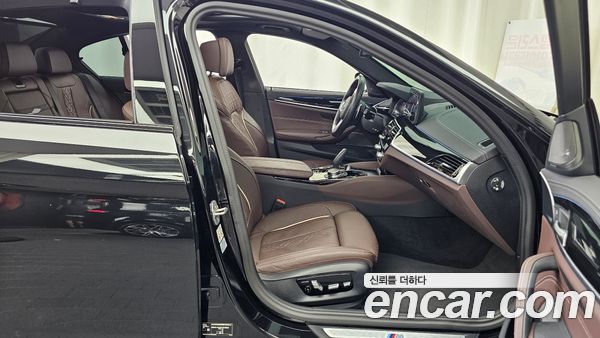 BMW 5 Series 2023, фото 16