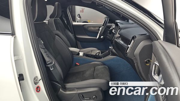 Volvo C40 2022, фото 16