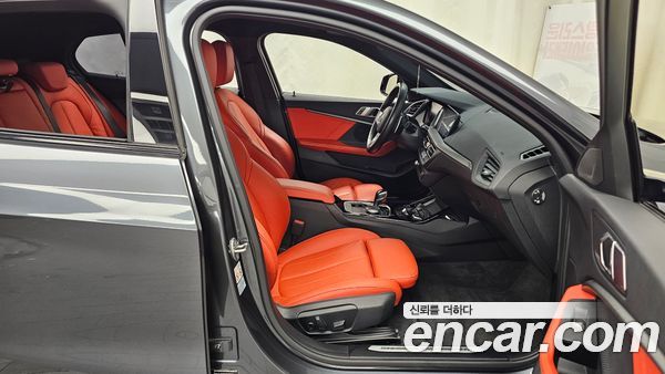 BMW 1 Series 2021, фото 16