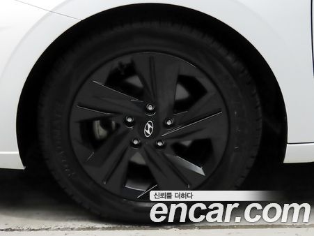 Hyundai Elantra 2023, фото 5