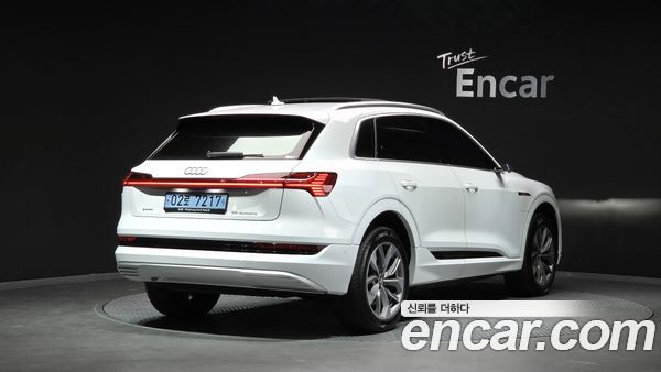 Audi e-tron 2020, фото 2