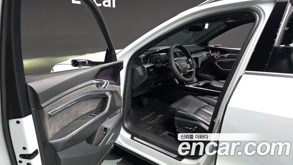 Audi e-tron 2020, фото 10