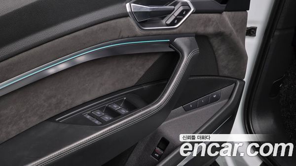 Audi e-tron 2020, фото 16