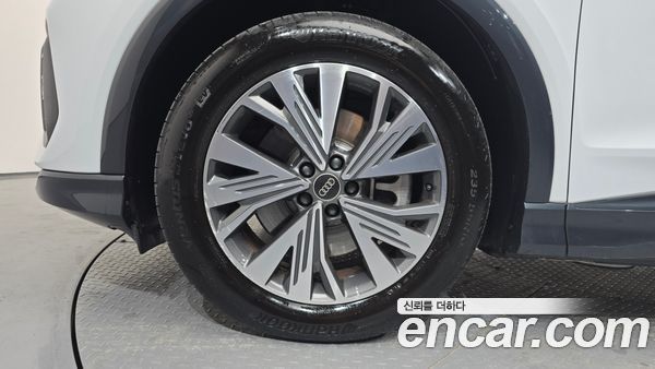 Audi Q4 e-tron 2025, фото 5