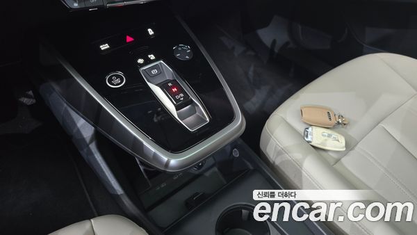 Audi Q4 e-tron 2025, фото 9