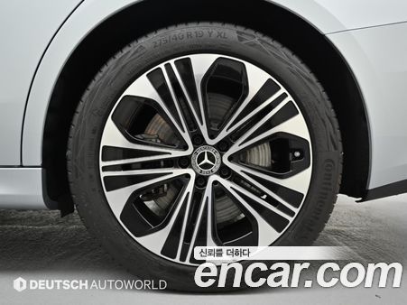 Mercedes-Benz E-Class 2025, фото 5
