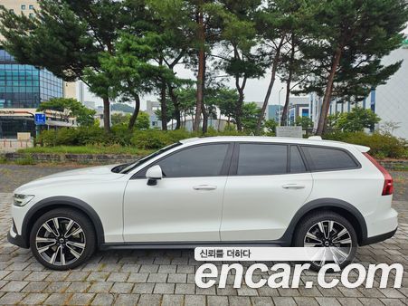 Volvo V60 2022, фото 5