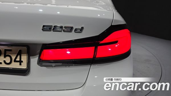 BMW 5 Series 2021, фото 9
