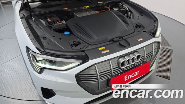 Audi e-tron 2022, фото 6