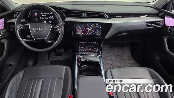Audi e-tron 2022, фото 10
