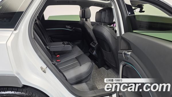 Audi e-tron 2022, фото 18
