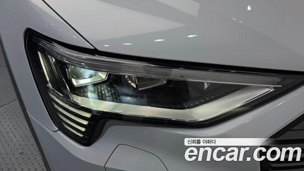 Audi e-tron 2022, фото 8