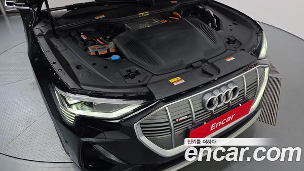 Audi e-tron 2022, фото 6