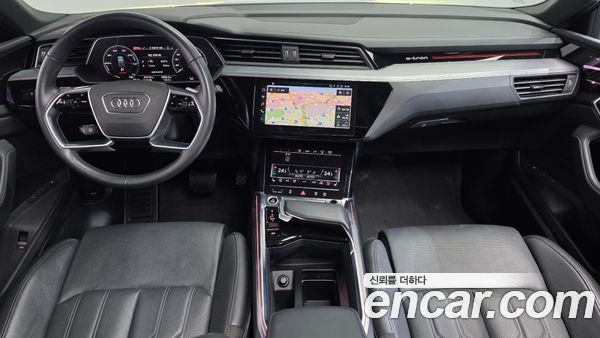 Audi e-tron 2022, фото 10