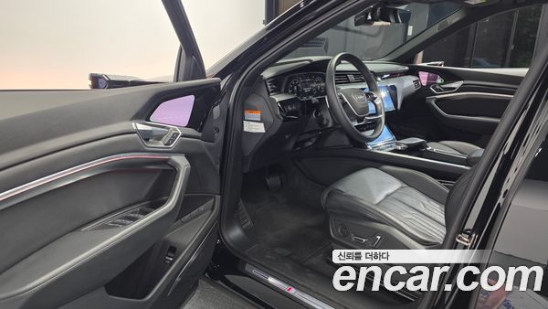 Audi e-tron 2022, фото 13