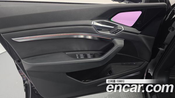 Audi e-tron 2022, фото 14