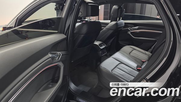 Audi e-tron 2022, фото 16