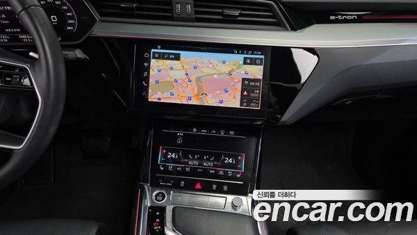 Audi e-tron 2022, фото 30