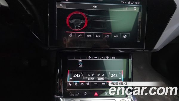 Audi e-tron 2022, фото 32