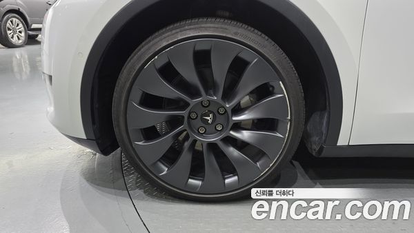 Tesla Model Y 2022, фото 5