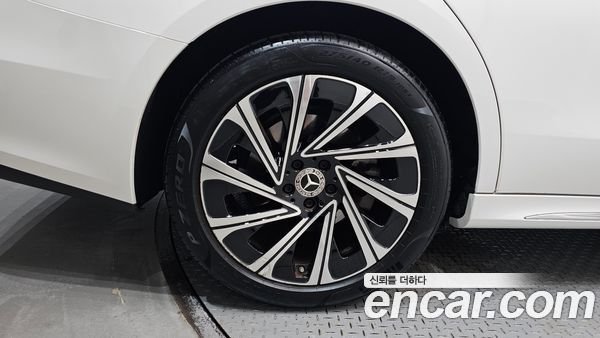 Mercedes-Benz E-Class 2025, фото 5
