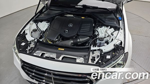 Mercedes-Benz E-Class 2025, фото 6