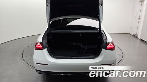 Mercedes-Benz E-Class 2025, фото 32