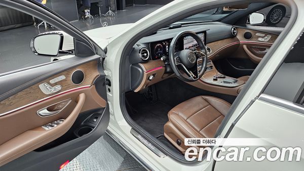 Mercedes-Benz E-Class 2022, фото 10