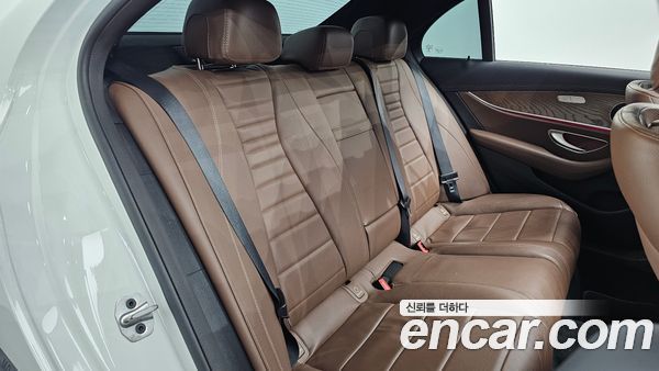 Mercedes-Benz E-Class 2022, фото 12