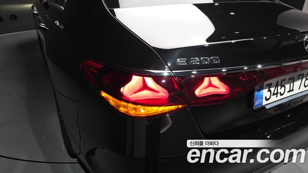 Mercedes-Benz E-Class 2026, фото 8