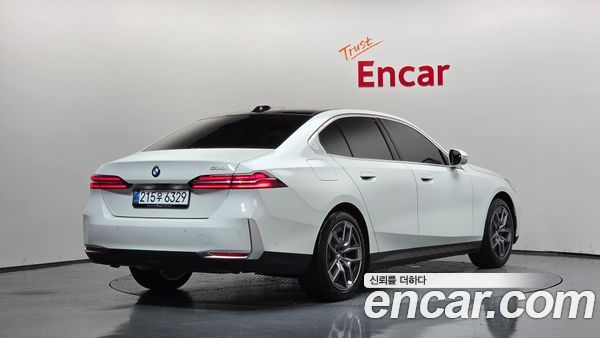 BMW 5 Series 2025, фото 2