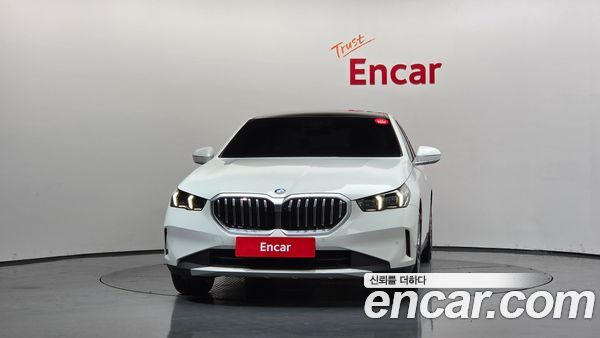 BMW 5 Series 2025, фото 3