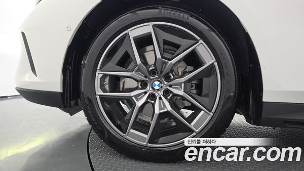 BMW 5 Series 2025, фото 5