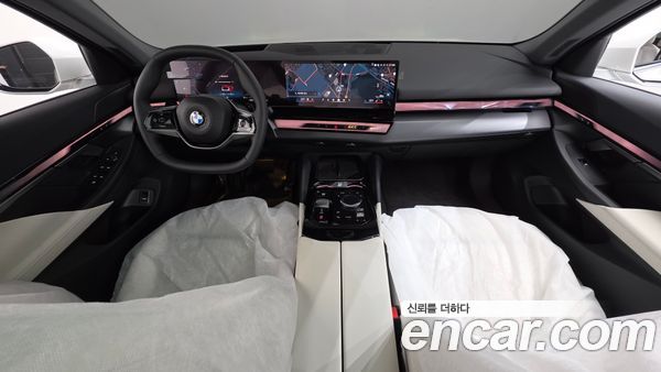 BMW 5 Series 2025, фото 10