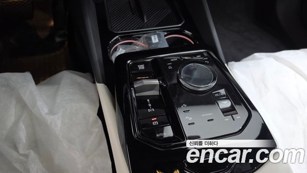 BMW 5 Series 2025, фото 12