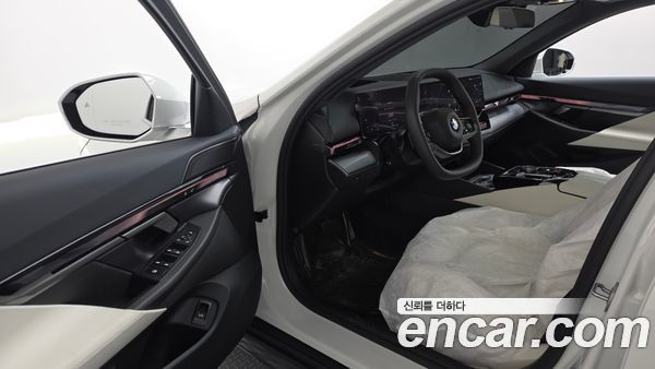 BMW 5 Series 2025, фото 13