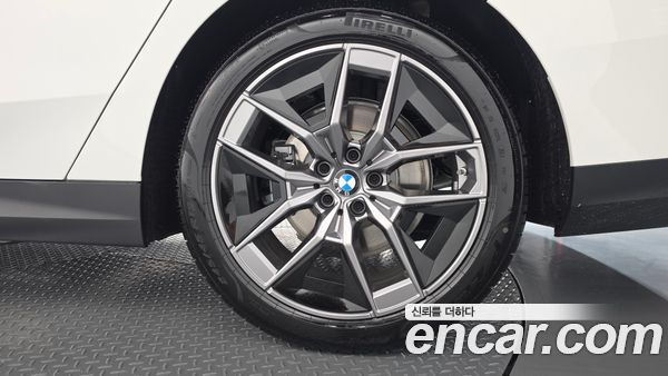 BMW 5 Series 2025, фото 7