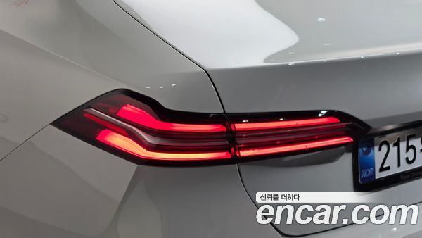 BMW 5 Series 2025, фото 9