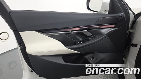 BMW 5 Series 2025, фото 14