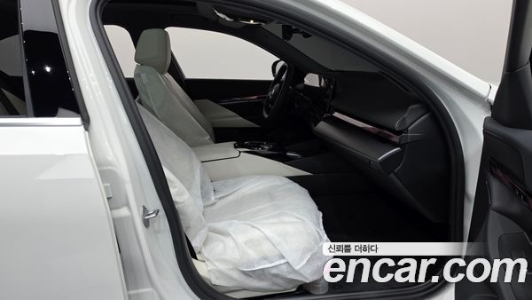BMW 5 Series 2025, фото 16
