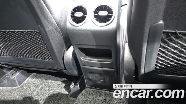 Mercedes-Benz GLB 2021, фото 30