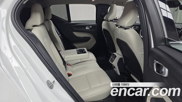 Volvo XC40 2024, фото 16