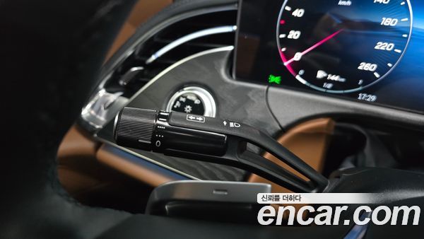 Mercedes-Benz E-Class 2024, фото 28