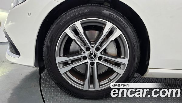 Mercedes-Benz E-Class 2022, фото 5