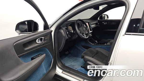 Volvo C40 2022, фото 12