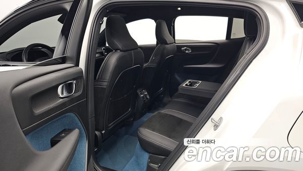 Volvo C40 2022, фото 16
