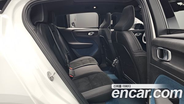 Volvo C40 2022, фото 17
