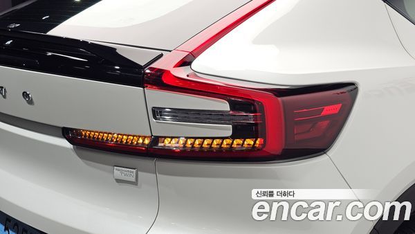 Volvo C40 2022, фото 8