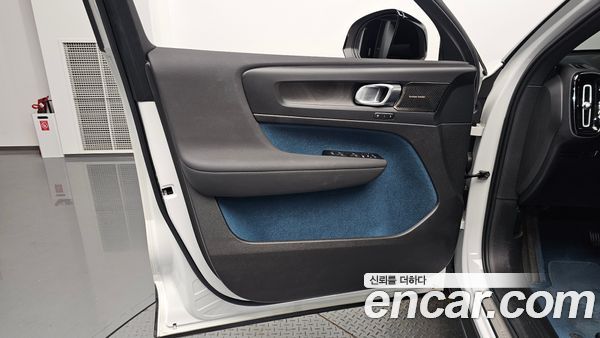 Volvo C40 2022, фото 13