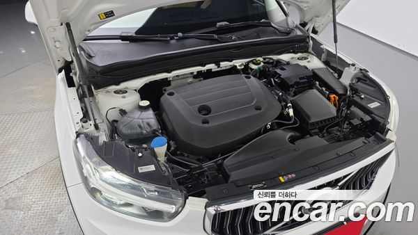 Volvo XC40 2022, фото 5